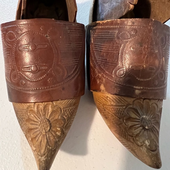 Antique hand-carved child size ‘sabots’ - Picture 7 of 9